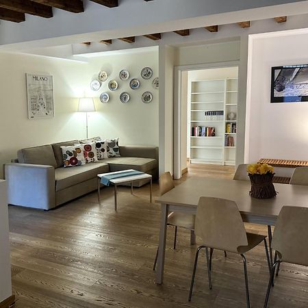 Appartamento Joivy Cosy Ticinese Retreat 1-Bed Flat Near The Duomo Milano Esterno foto