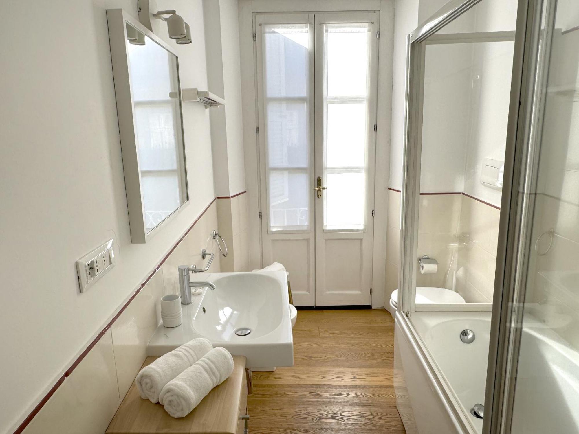 Appartamento Joivy Cosy Ticinese Retreat 1-Bed Flat Near The Duomo Milano Esterno foto