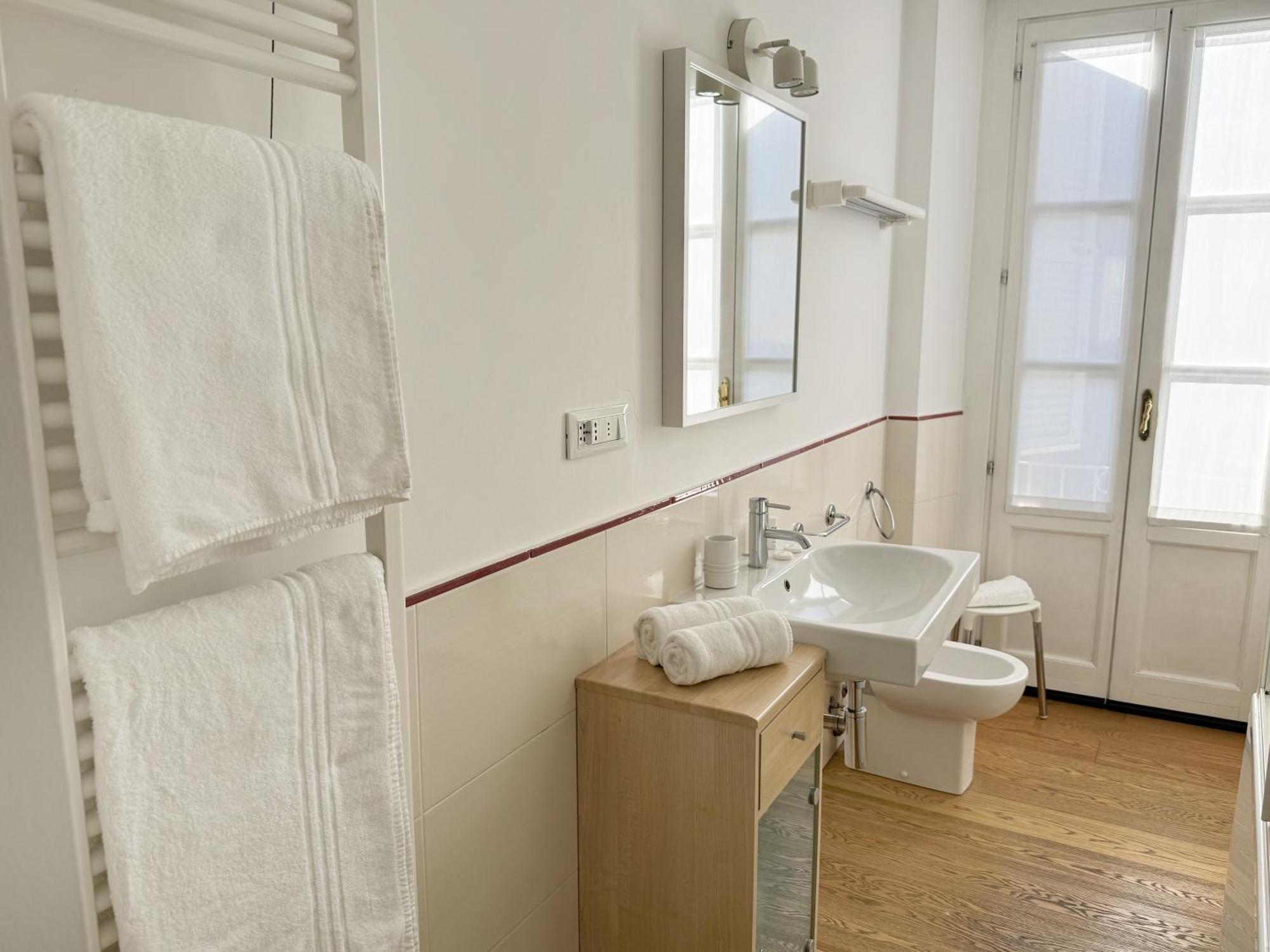 Appartamento Joivy Cosy Ticinese Retreat 1-Bed Flat Near The Duomo Milano Esterno foto